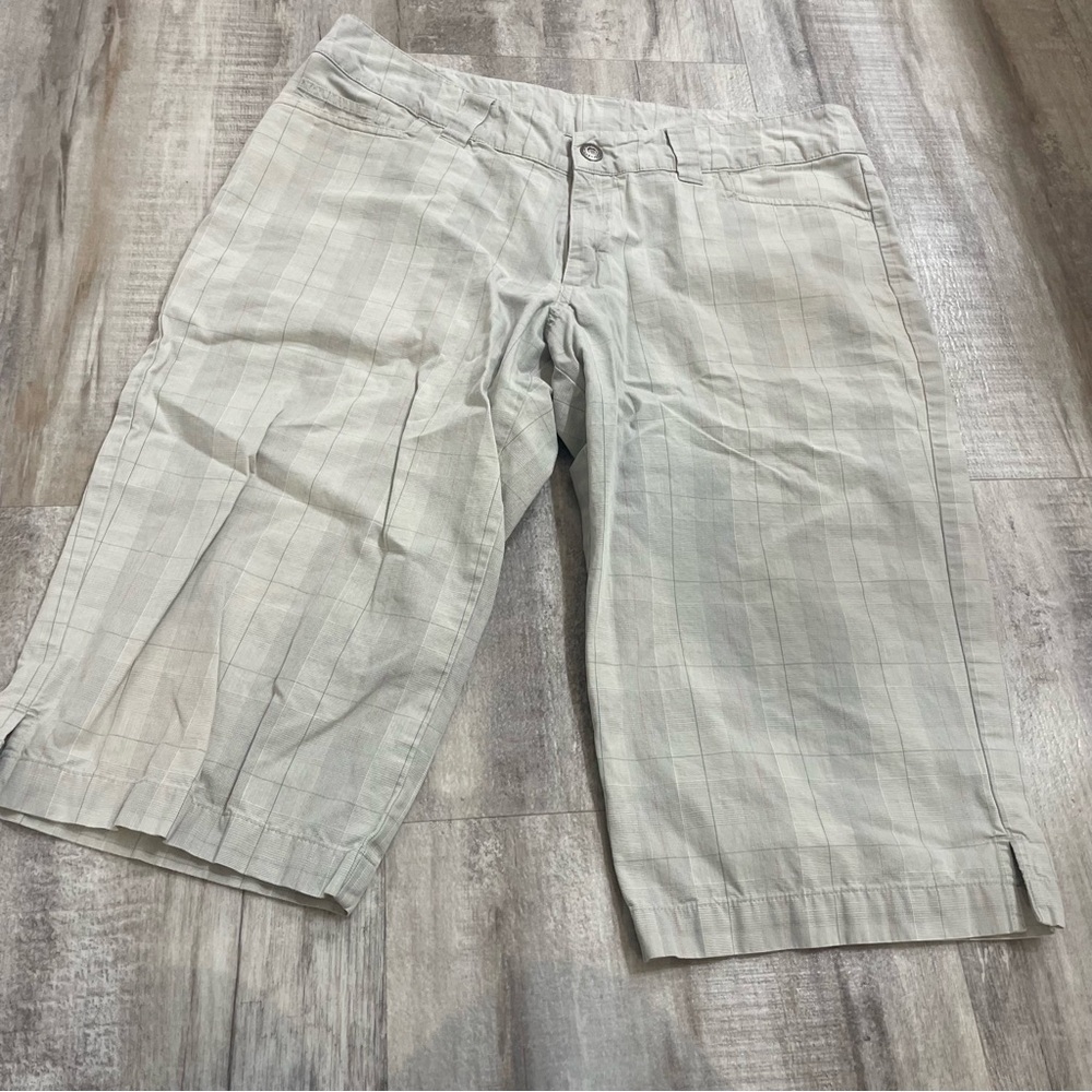 Patagonia Women's Size 10 100% Organic Cotton Gray Capri Pants Glen